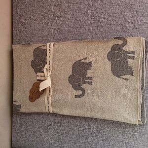 Made In India 32" X 40" Elephant Baby Blanket Cream Gray Neutral New